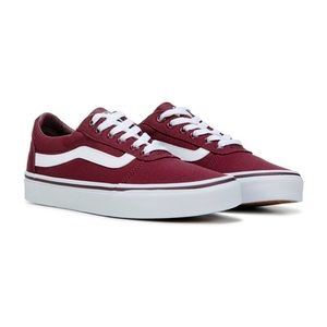 Vans old skool low tops in burgundy (men’s size 6.5/ women’s size 8)